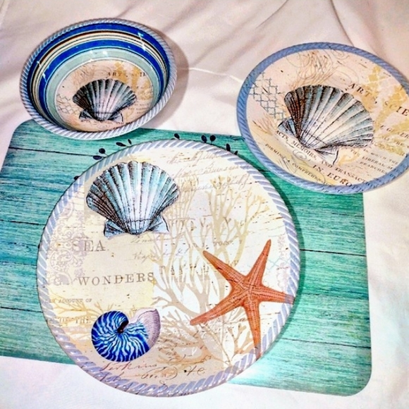 17pc. Tommy Bahama "Sea Wonders" melamine dinnerware - Picture 4 of 4